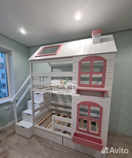 Двухъярусная кровать