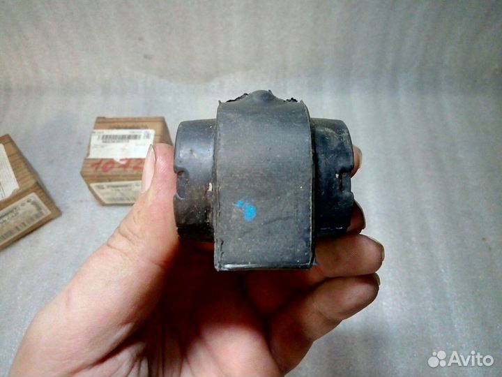 Volvo - Втулки стабилизатора новые