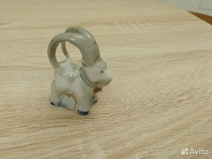 Козерог фарфоровая статуэтка