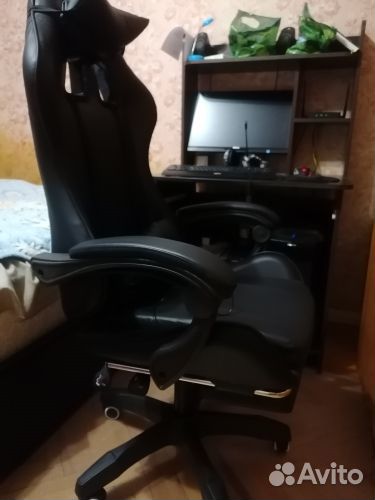 Компьютерное кресло новое(с подножкой и вибромасс)
