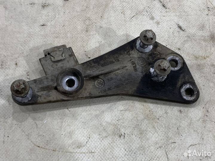 Кронштейн помпы BMW X6 F16