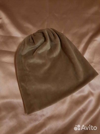 Шапка женская из бархатного трикотажа