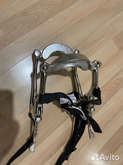 Зевник для лошади