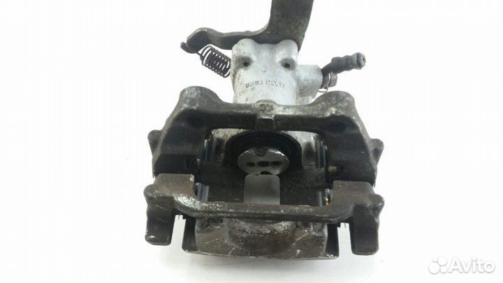 Суппорт задний левый Toyota Avensis ZRT271 2012