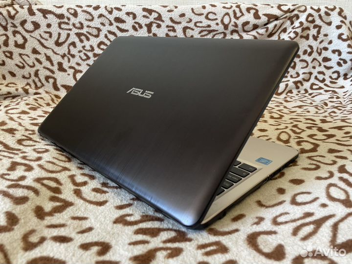 Шустрый ноутбук asus 4 ядра с SSD диском