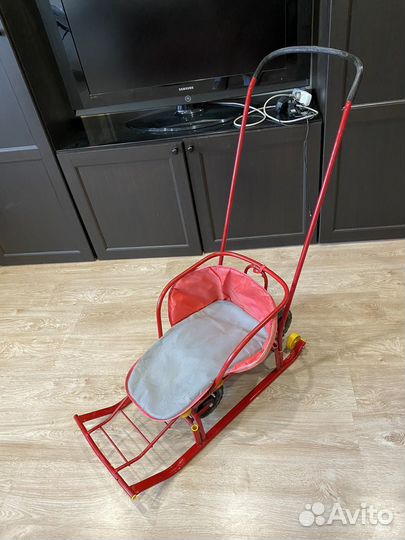 Детские санки на колесах с накидкой