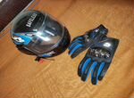 Мотоциклетный шлем и перчатки