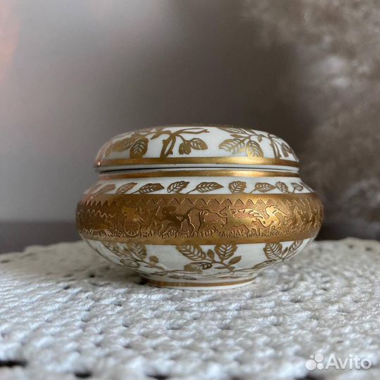 Шкатулка фарфор