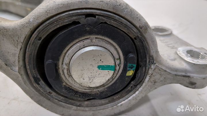 Рычаг подвески левый передний Chrysler Pacifica, 2017