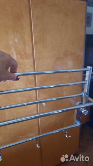 Вешалка настенная металлическая