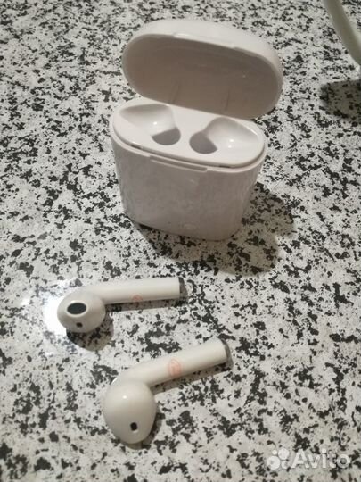Наушники AirPods