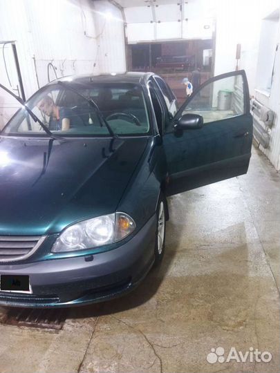 Toyota Avensis 1.8 МТ, 2001, битый, 248 500 км