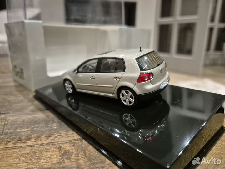 Volkswagen golf 5 пятидверка 1/43 autoart