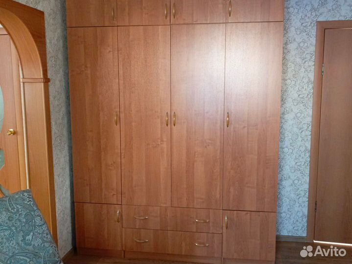 Шкаф 4 х створчатый