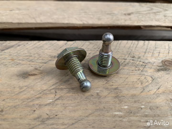 Болты крепления амортизаторов стекла Е34 туринг