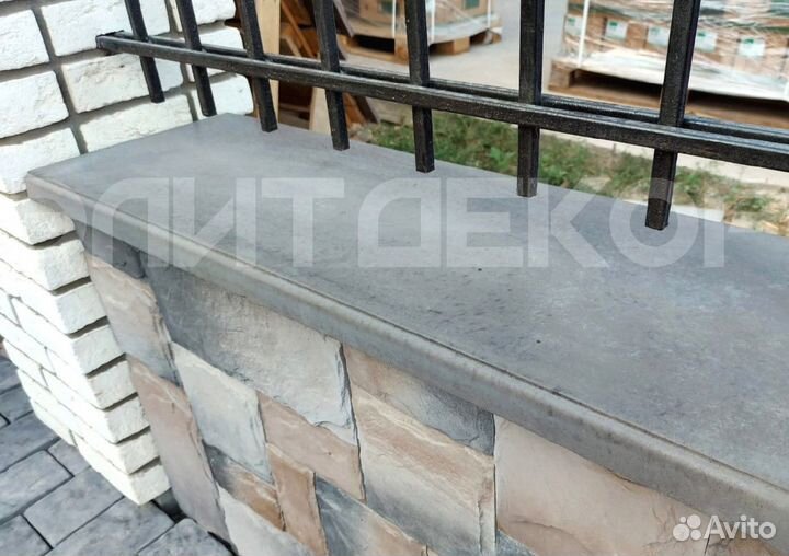 Бетонный парапет на забор
