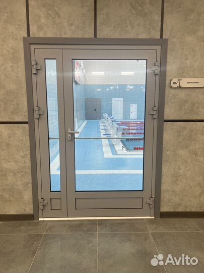 Двери алюминиевые стеклянные