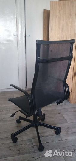 Компьютерное кресло (требуется ремонт)