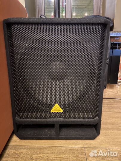 Behringer eurolive vq1800d