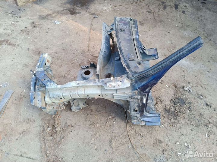 Четверть передняя левая Рено символ Symbol