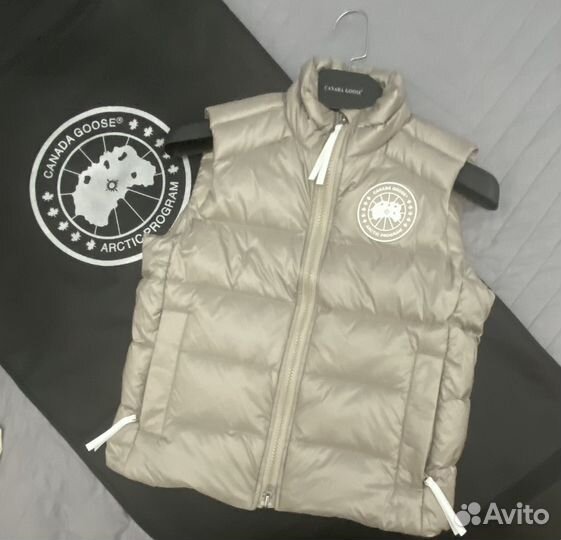 Canada goose жилетка новая