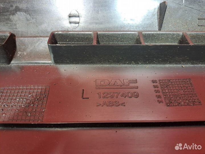 Накладка торпедо левая Daf XF105