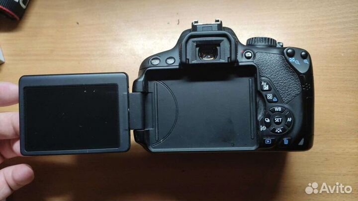 Зеркальный фотоаппарат Canon EOS 650d