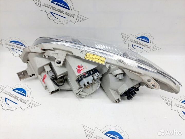 Фара передняя правая Toyota Corolla Fielder