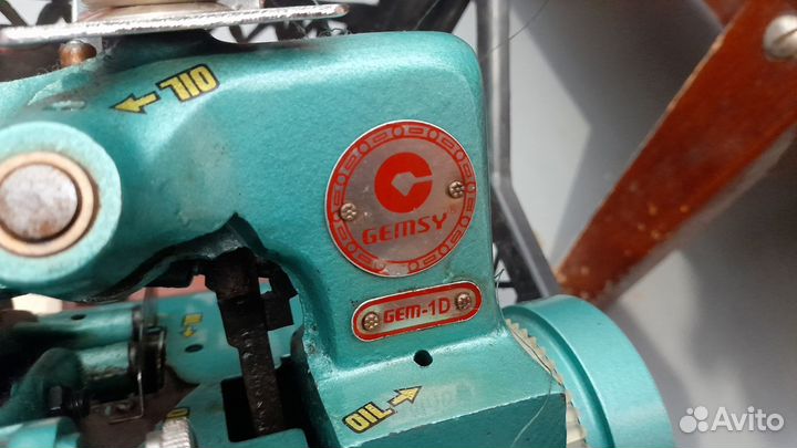 Оверлок Gemsy 1D +100 иголок