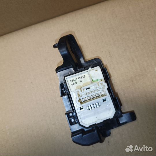 Блок управления зеркалами Nissan Qashqai J11