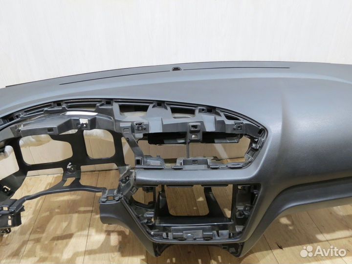 Торпедо Kia Rio 3