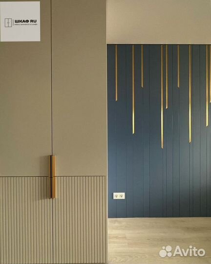 Книжный шкаф