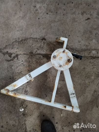 Кронштейн запасного колеса largus