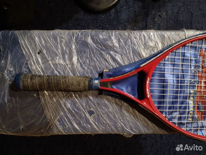 Продаю старую теннисную ракетку