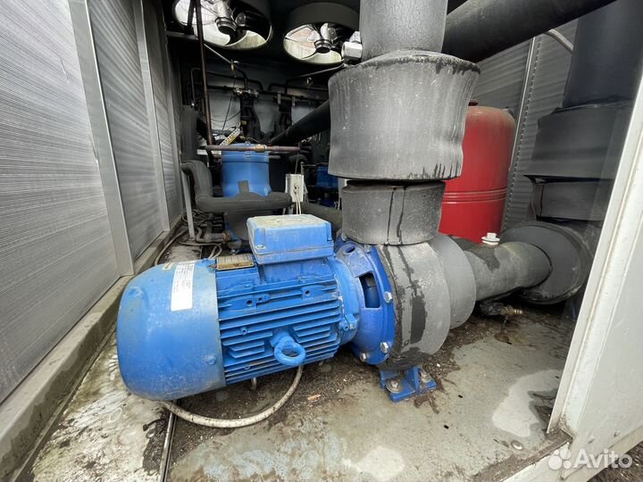 Чиллер для охлаждения помещений и воды