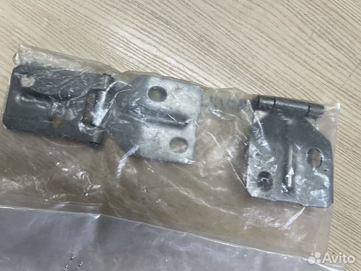 Петля капота ваз LADA 2104-2105 (к-т. 2 шт.) 2105