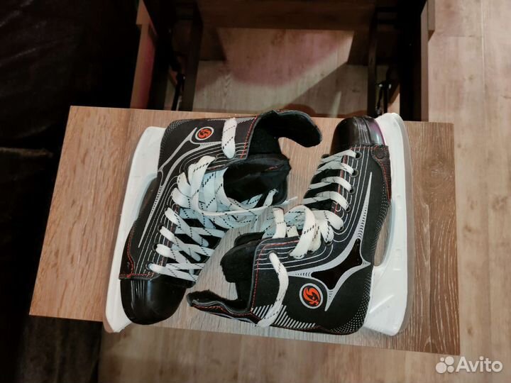 Коньки хоккейные