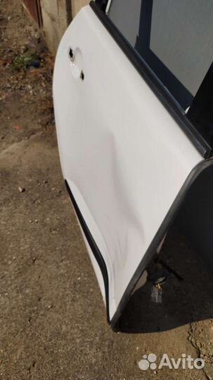 Задняя правая дверь Пежо 3008