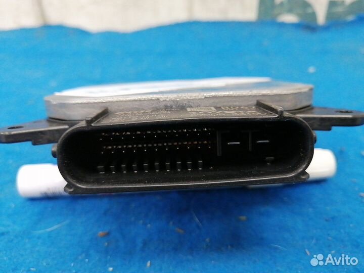 Блок управления фарой правый 81016-33E71