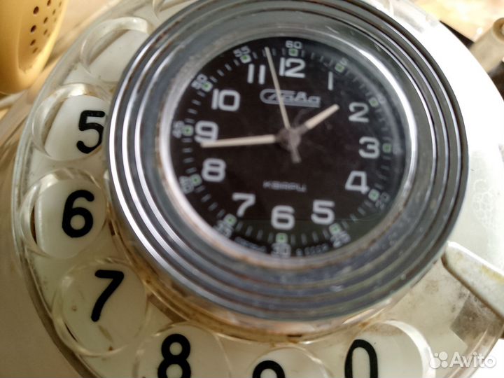 Старинный телефонный аппарат