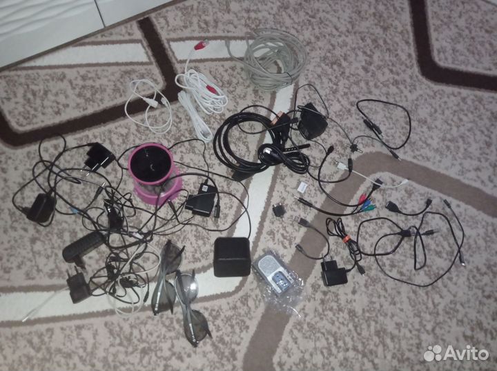Провода для телефона и др