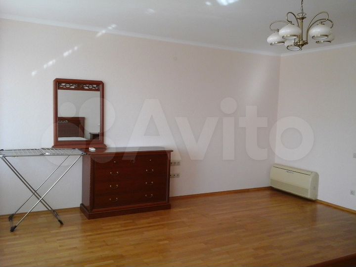 Коттедж 300 м² на участке 1 сот.