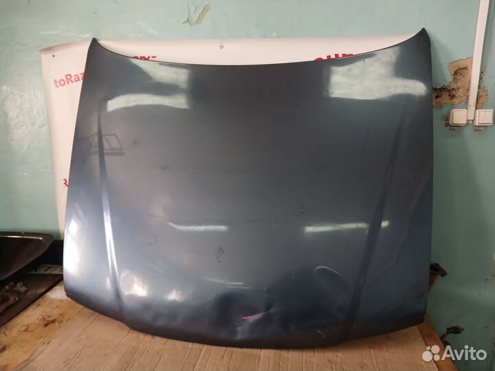 Капот Iran Khodro Samand под ремонт