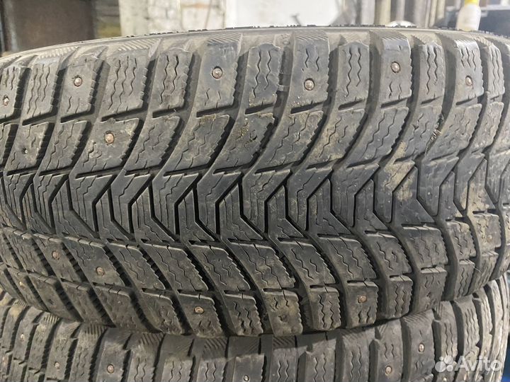 Michelin X-Ice North 3 215/65 R16