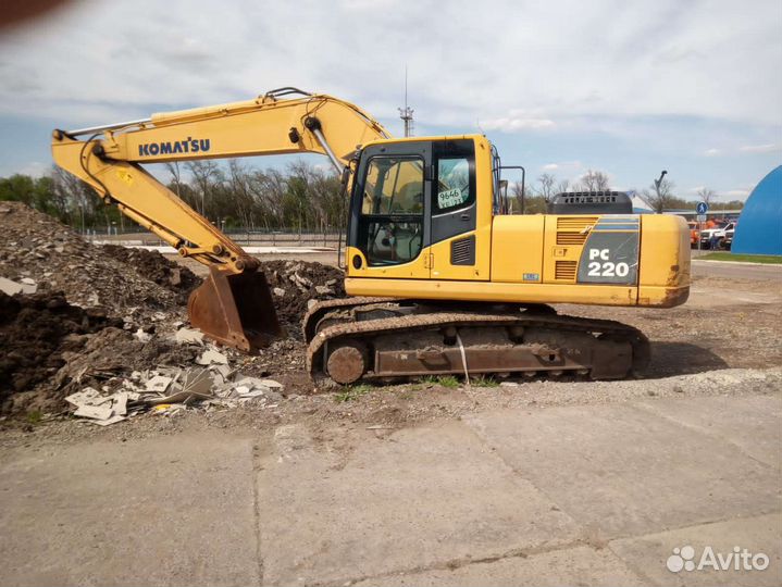 Гусеничный экскаватор Komatsu PC220, 2012