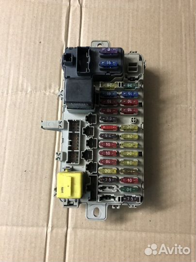 Блок предохранителей салонный Rover 400