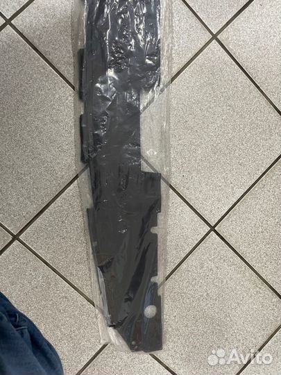 Пыльник моторного отсека центральный Solaris