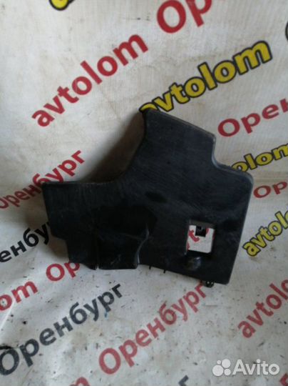 Дефлектор радиатора правый Toyota Corolla 150