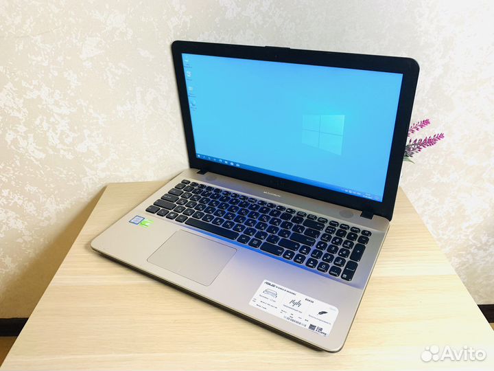 Свежий, мощный ноутбук (i5/ SSD 500/ 8 гб)