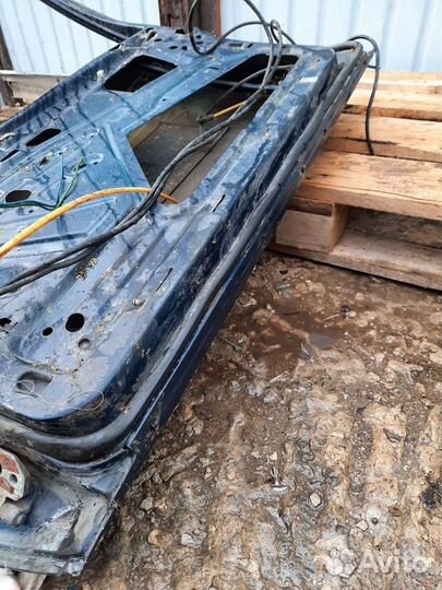 Дверь передняя правая w201